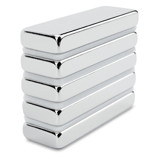 Neodymové magnety platničkové (kvádrové) 30x10x4 mm, trieda N45 – sada 5 ks